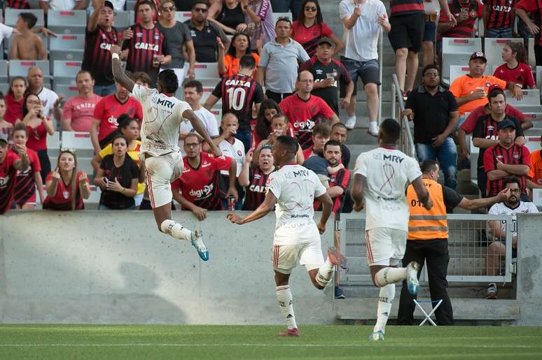 Bruno Henrique marcou os dois gols do Rubro-Negro na vitória sobre o Furacão (Foto: Alexandre Vidal/Flamengo)