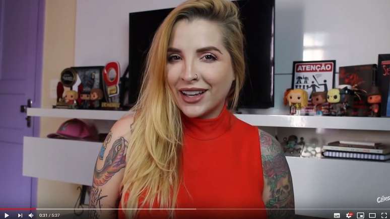 Ex-BBB, camgirl e agora youtuber: Clara Aguilar compartilha na internet dicas de sexo e para aquelas que querem ser camgirls