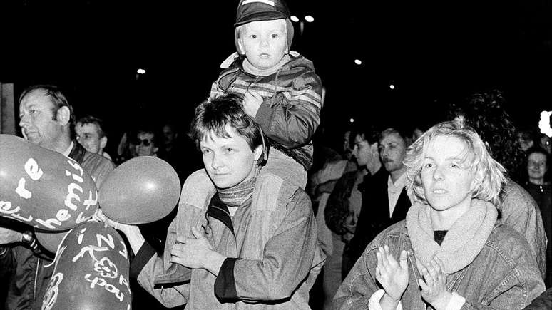 Manifestantes em protesto em Leipzig em outubro de 1989