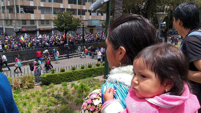 As mulheres participam das marchas junto com seus filhos