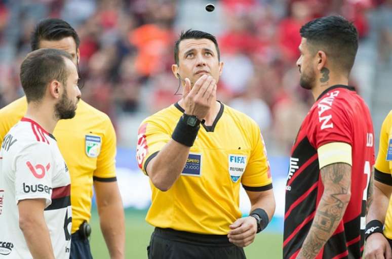 Bráulio Machado da Silva apitou a partida entre Flamengo x Athletico (Foto: Alexandre Vidal / Flamengo)