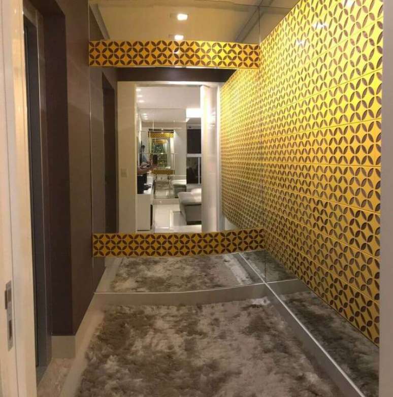 20. A cor amarela pode estar em um revestimento de parede. Projeto de Ana Cinthia Lopes