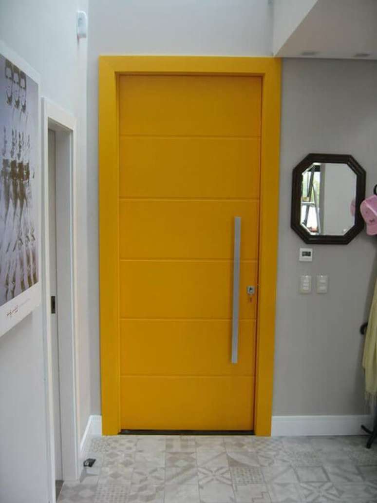 10. A cor amarela pode estar em sua porta. Foto: Revista Viva Decora.