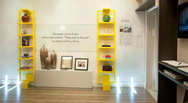 84. A cor amarela real&ccedil;a outras cores. Projeto de Allume Arquitetura de Ilumina&ccedil;&atilde;o