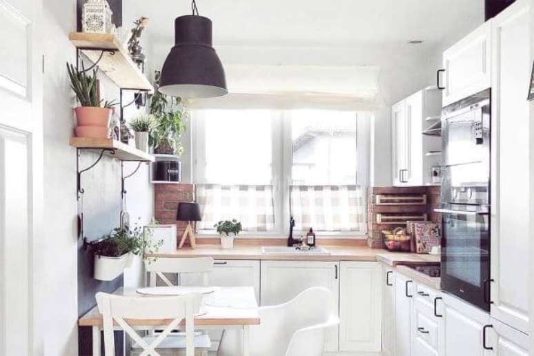 9. Cozinha escandinava com moveis brancos – Por: Casa Abril