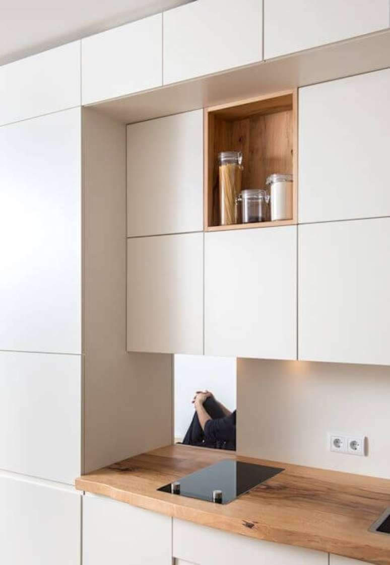 29. Cozinha branca em formato geom&eacute;trico &ndash; Por: Homify