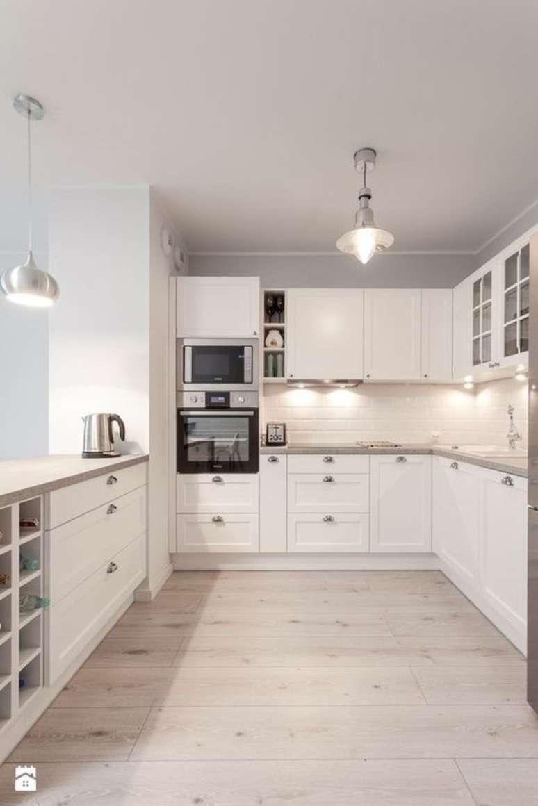 43. Cozinha escandinava modulada branca – Por: Roomy Ideas