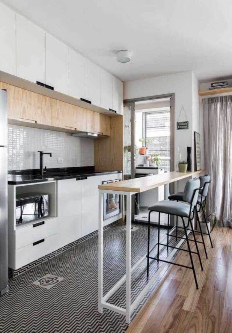 34. Cozinha clean e pequena estilo escandinava nas cores branco e cinza – Por: Ina Arquitetura