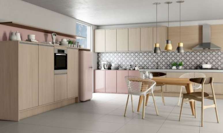 56. Decoração de cozinha planejada em rosa e de madeira – Por: MovDecor