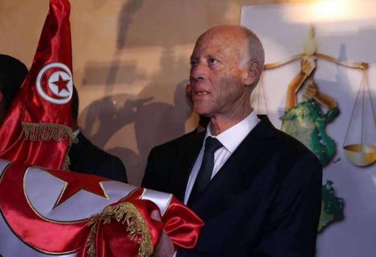 Jurista conservador vence eleições presidenciais na Tunísia