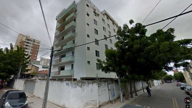 Edifício localizado em bairro nobre da capital cearense desabou na manhã desta terça-feira (15/10)