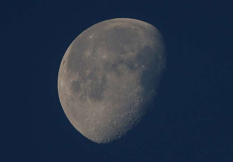 Lua Minguante vista de Totalan, na Espanha