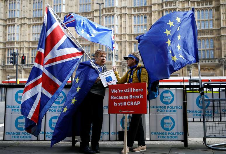 Manifestantes anti-Brexit em frente ao Parlamento britânico
15/10/2019
REUTERS/Henry Nicholls