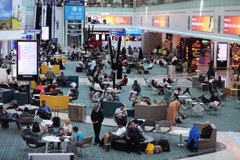 Passageiros em área comum no terminal 1 do aeroporto de Dubai, Emirados Árabes Unidos. 26/12/2018. REUTERS/Hamad I Mohammed