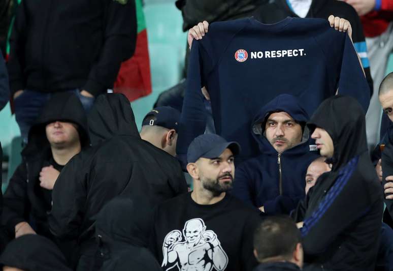 Torcedores da Bulg&aacute;ria na arquibancada de est&aacute;dio durante partida contra a Inglaterra em S&oacute;fia
14/10/2019
 Action Images via Reuters/Carl Recine