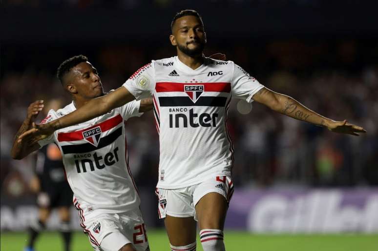 Reinaldo marcou o gol da vitória sobre o Corinthians (Foto: Marco Galvão/Fotoarena/Lancepress!)