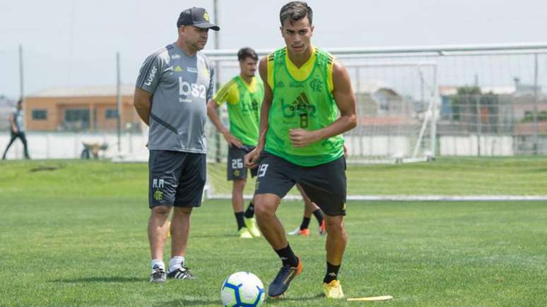 Apesar da situação indefinida, Reinier está com o grupo em Fortaleza (Foto: Alexandre Vidal/Flamengo)