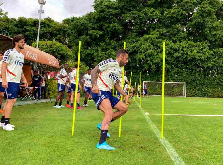 Daniel Alves durante o treino desta terça-feira - FOTO: Divulgação/São Paulo FC
