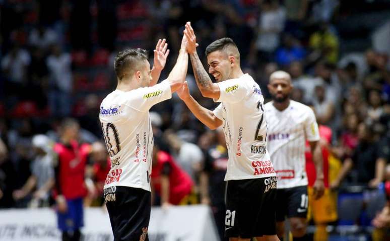 Corinthians atropela Sorocaba e é campeão paulista de futsal