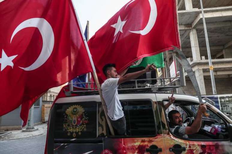 Turcos se manifestam em defesa de incursão militar no nordeste da Síria
