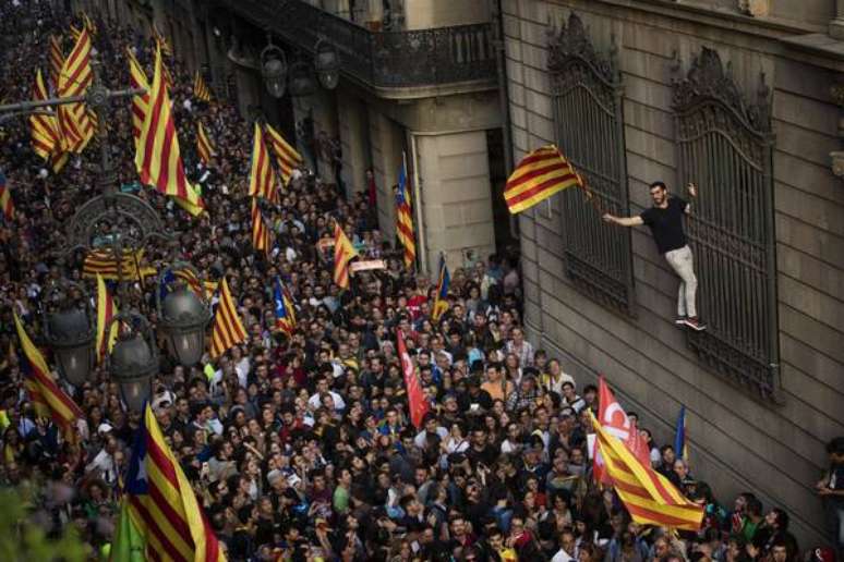 Barcelona tem 2ºdia de tensão por condenação de separatistas