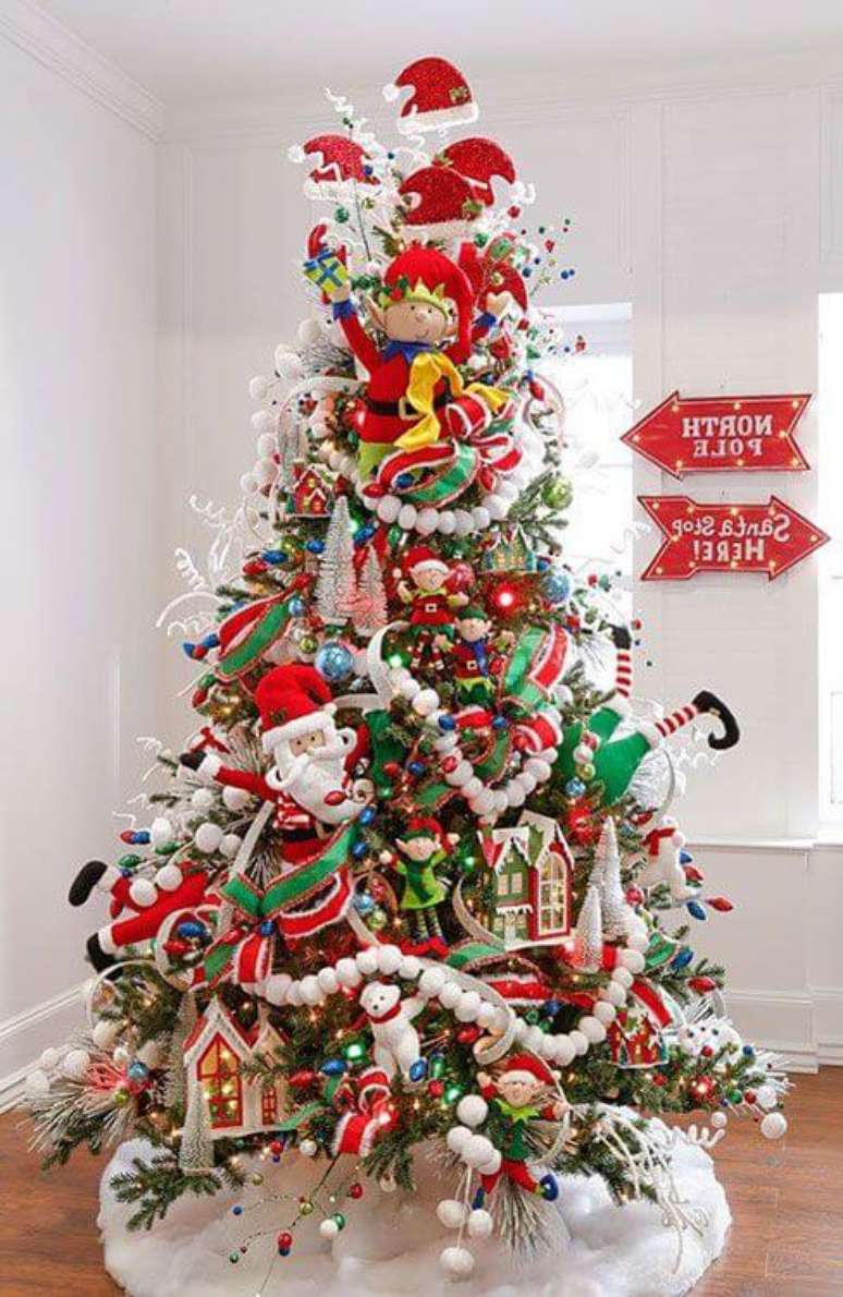64. Árvore de natal com papai noel – Por: Pinterest