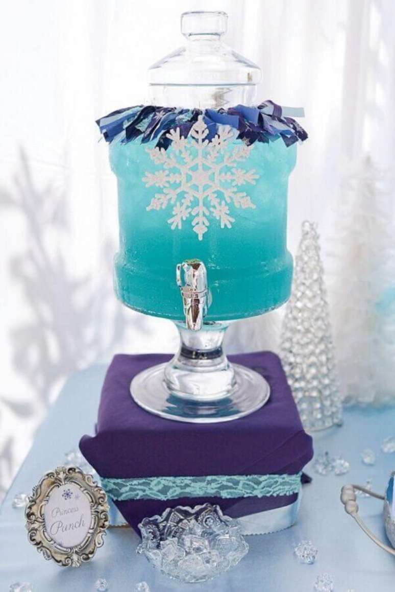 12. Invista em uma linda bebida azul para a sua festa da Frozen &ndash; Foto: Assetproject