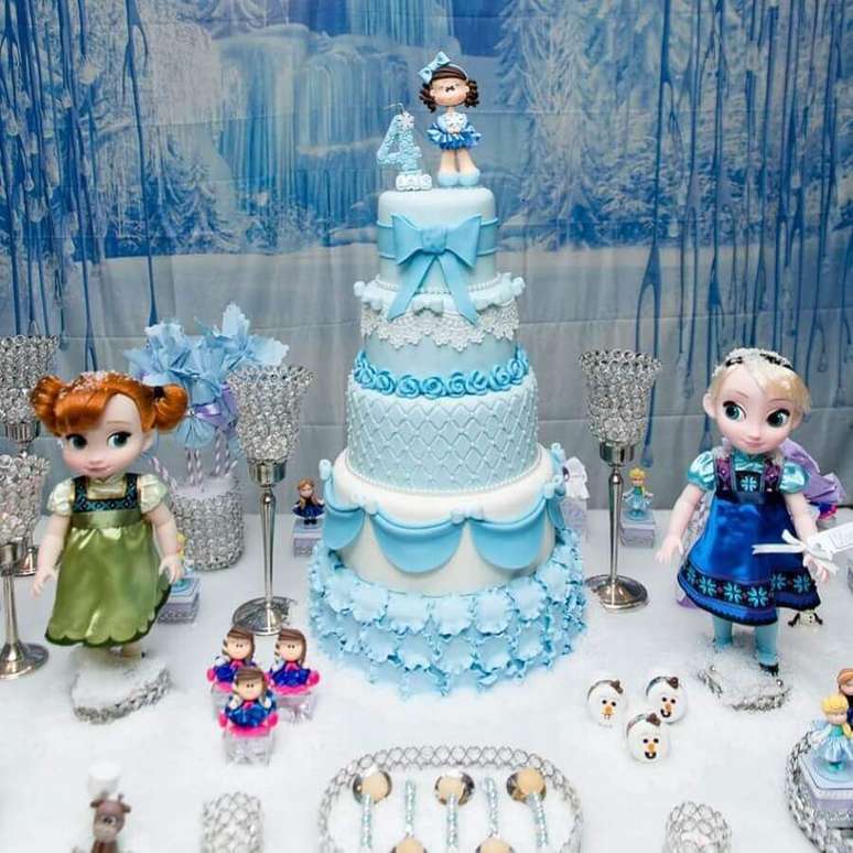 17. Use as bonecas das crianças para a decoração de festa da Frozen – Foto: Atelie Grazielle Daibs