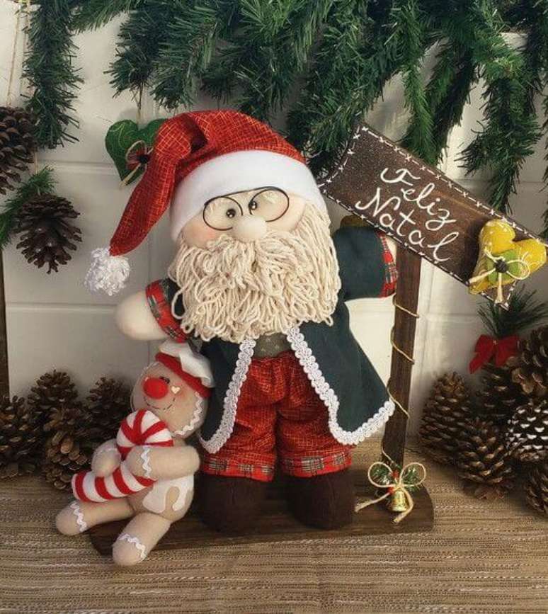 68. Use o papai noel para decorar sua casa – Por: Elo7