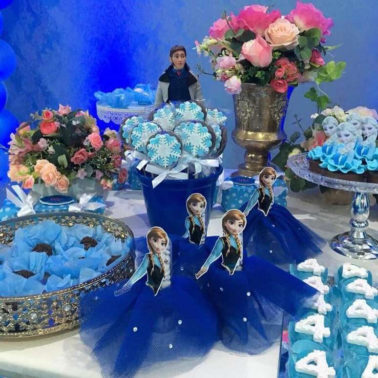 32. Detalhes lindos para decoração de mesa de festa da Frozen – Foto: Luna Festas