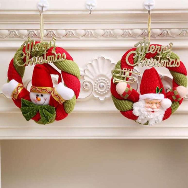 7. Decoração de natal com papai noel na lareira- Por: DHGate