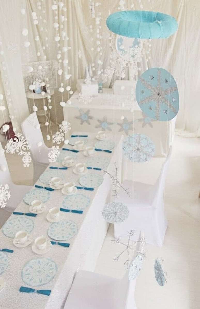 44. Decora&ccedil;&atilde;o clean para festa da Frozen simples &ndash; Foto: Pinterest
