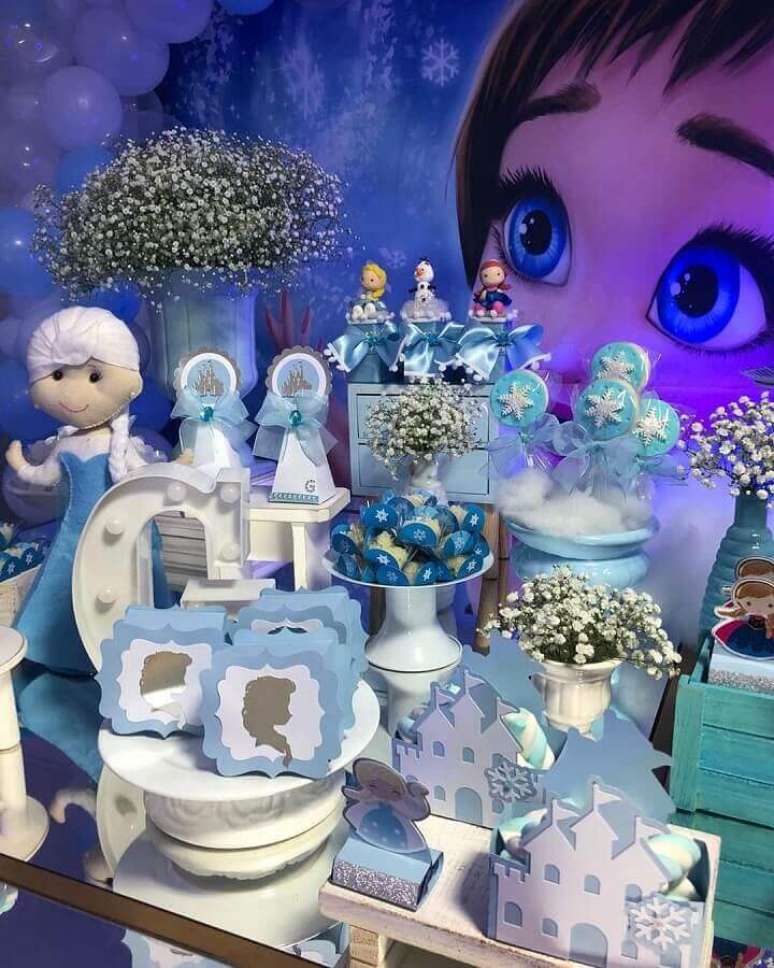 46. Detalhes para decoração de festa de aniversário da Frozen – Foto: Petit Papeterie
