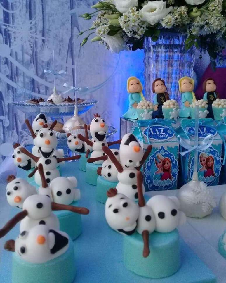 52. Docinhos personalizados para decora&ccedil;&atilde;o de festa da Frozen &ndash; Foto: Danielle Barbara