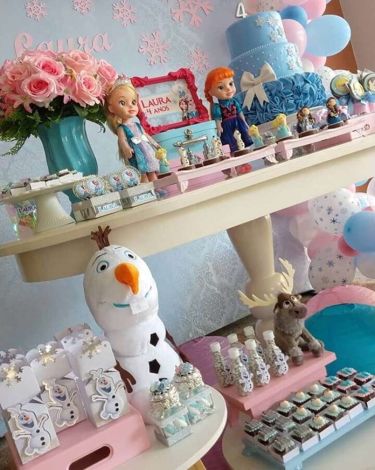 60. Detalhes para decora&ccedil;&atilde;o de festa de anivers&aacute;rio da Frozen azul e rosa &ndash; Foto: UP Mimos