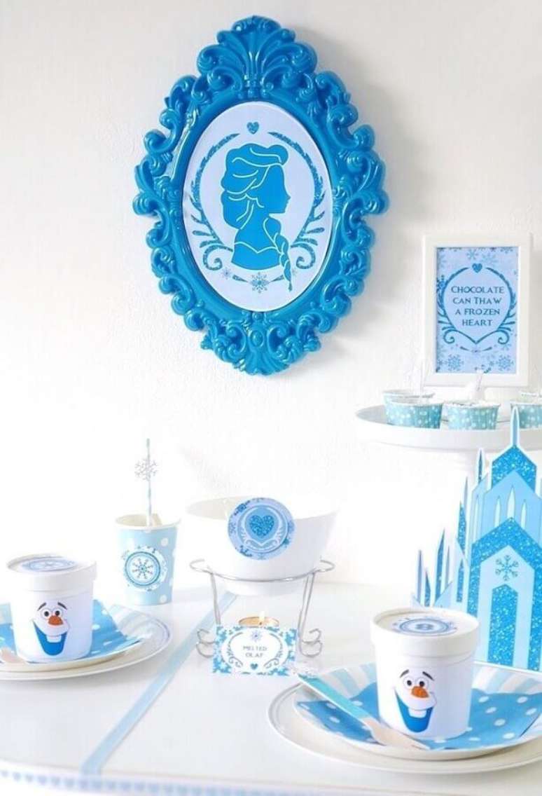 71. Copinhos e pratos para festa de anivers&aacute;rio da Frozen &ndash; Foto: Kara&rsquo;s Party Ideas