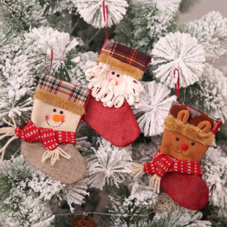 31. Meia de natal do papai noel decorando a árvore de natal – Por: Banggood