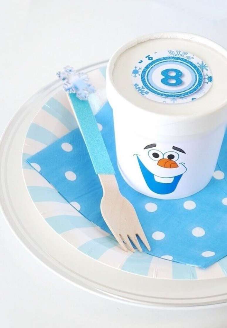 79. Copinho personalizado para festa infantil da Frozen – Foto: Pinterest