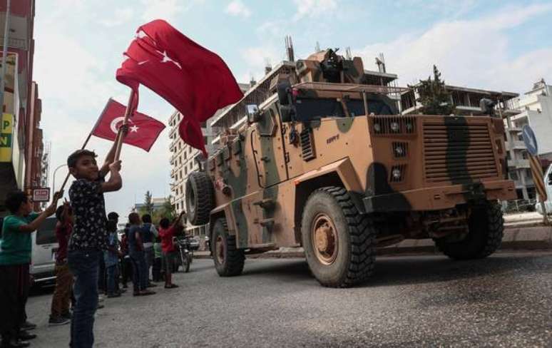 Militares voltam para Turquia após incursão na Síria