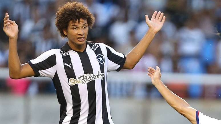 Willian Arão deverá pagar indenização ao Botafogo (Foto: Cleber Mendes/LANCE!Press)