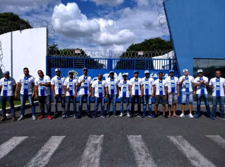 Recentemente, membros da Máfia Azul invadiram o CT do Cruzeiro, além de protagonizar brigas com outras torcidas como a Pavilhão e Independente-(Foto: Reprodução da Internet)