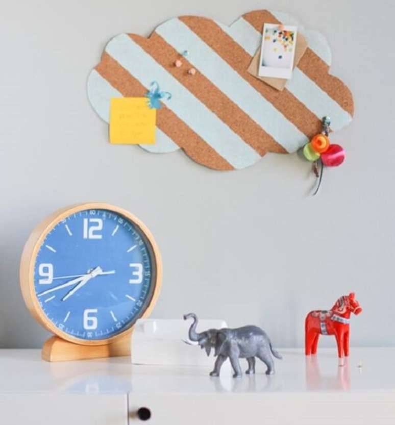 14. Quarto divertido com quadro de corti&ccedil;a em formato de nuvem. Fonte: Pinterest