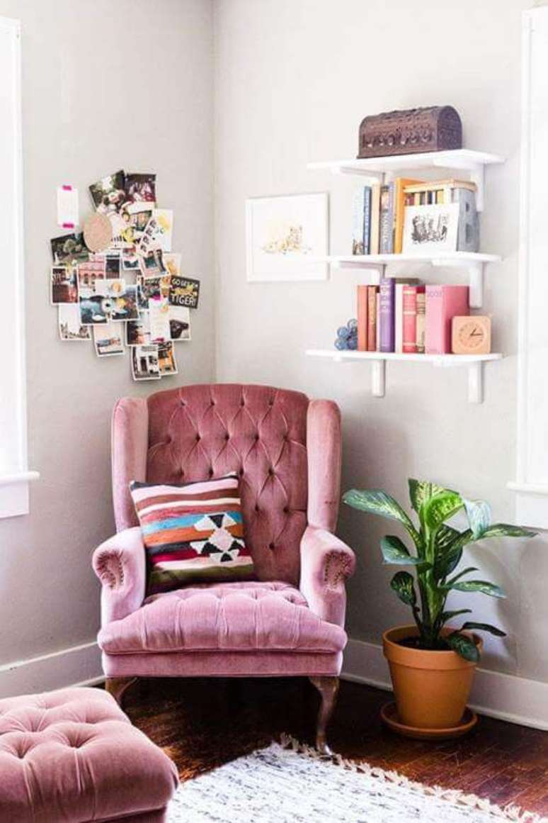 72. Tenha um cantinho de livros aconchegante no seu quarto rosa &ndash; Por: Decora&ccedil;&atilde;o de casa