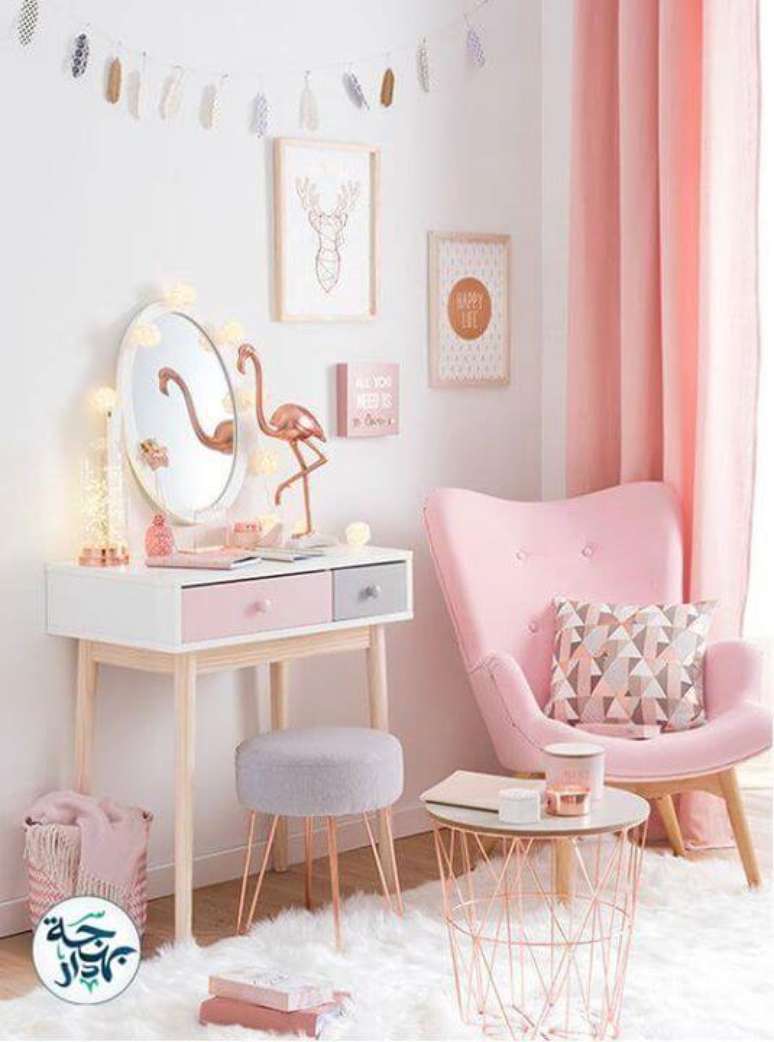 74. Compre m&oacute;veis que s&atilde;o &uacute;teis para o seu dia a dia no quarto rosa &ndash; Por: Pinterest