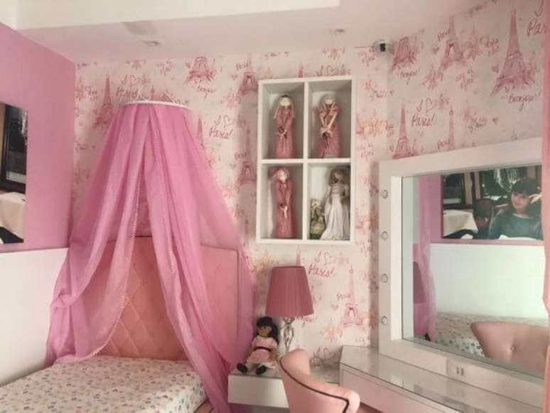 23. Quarto rosa e branco com penteadeira camarim &ndash; Por: Ana Laura Be