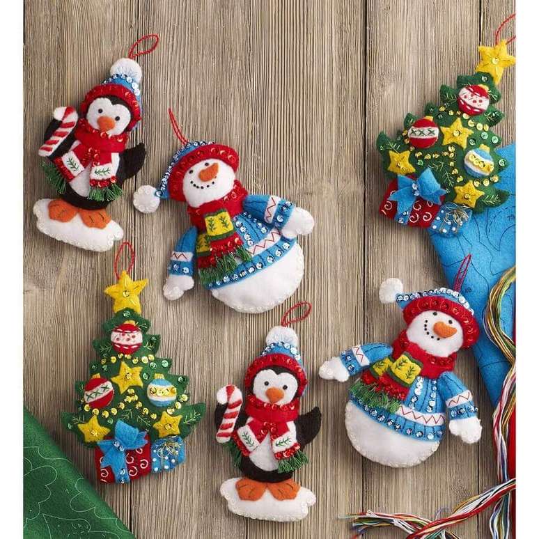 41. Kit enfeites para árvore de Natal divertidos e coloridos – Foto: Pinterest