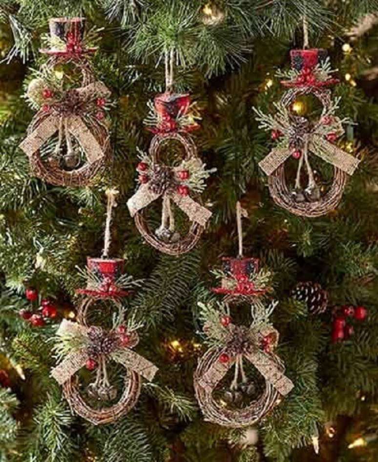 46. Kit enfeites para árvore de Natal com decoração rústica – Foto: LTD