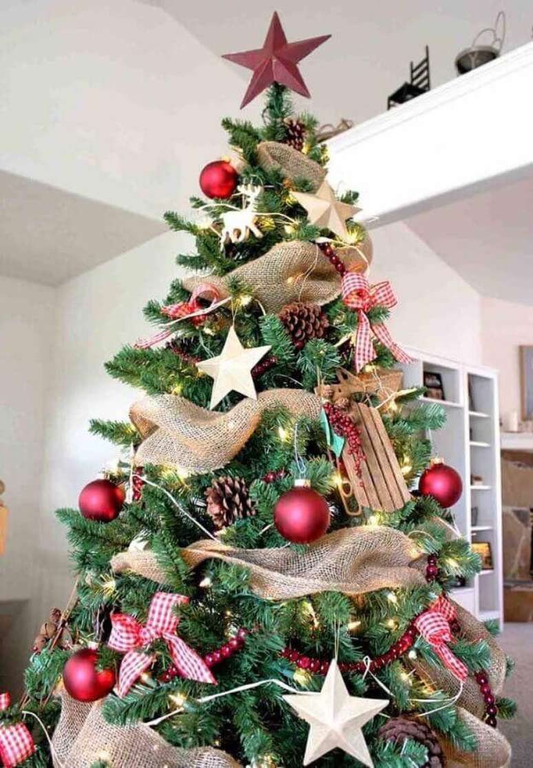 47. Fitas decorativas também podem ser usadas como enfeites de árvore de Natal – Foto: Pinterest