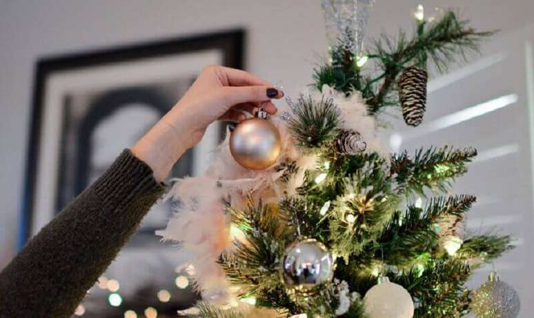51. Escolha os enfeites para árvore de Natal que vão combinar com sua decoração – Foto: MyJane