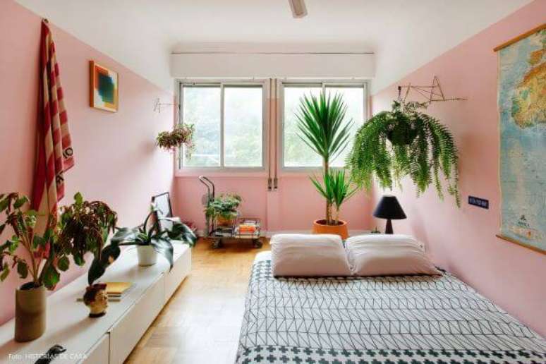 46. Quarto rosa e branco moderno em todos os detalhes &ndash; Por: Hist&oacute;rias de Casa